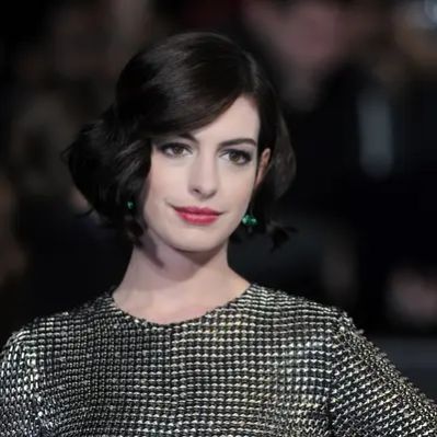 Anne Hathaway Net Worth