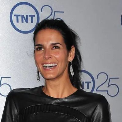 Angie Harmon Net Worth