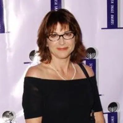 Dinah Manoff Net Worth