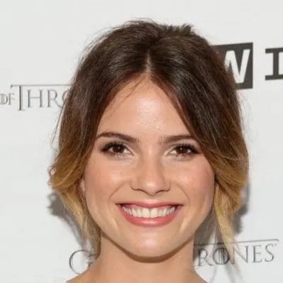 Shelley Hennig Net Worth