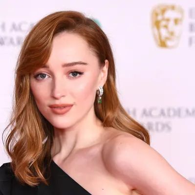 Phoebe Dynevor Net Worth