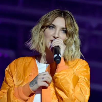 Julia Michaels Net Worth